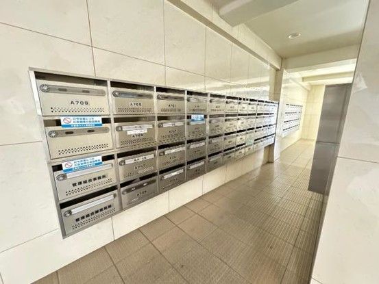 Renovated 2LDK Apartment for Sale in Moriguchi, Osaka - Thumbnail 3