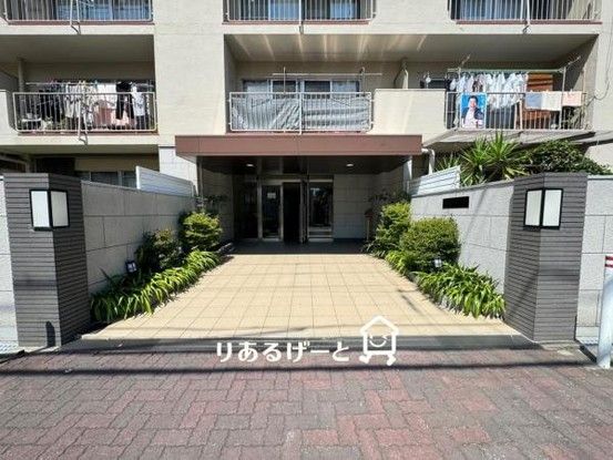 Renovated 2LDK Apartment for Sale in Moriguchi, Osaka - Thumbnail 2