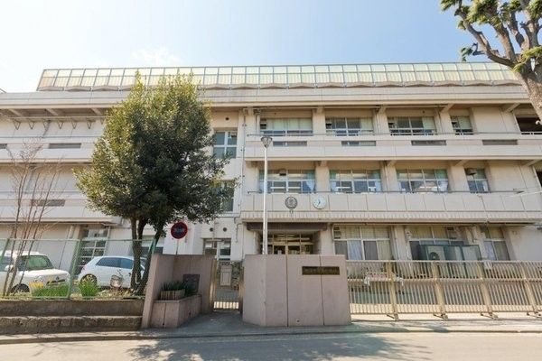2LDK Apartment for Sale in Yokohama Nishi Ward 63.66m² - Thumbnail 3