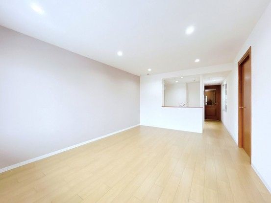 Renovated 4LDK Apartment Near Hoshimiya Station in Sapporo - Thumbnail 4