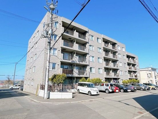 Renovated 4LDK Apartment Near Hoshimiya Station in Sapporo - Thumbnail 2