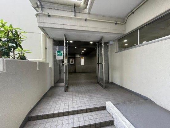 3LDK Renovated Apartment in Joto Ward, Osaka - Thumbnail 3