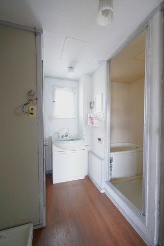 2LDK Apartment for Sale in Funabashi, Chiba - 51.9 sqm - Thumbnail 3