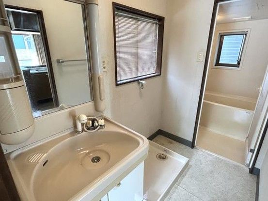 Renovated 4LDK House for Sale in Kagoshima's Hanano Hikarigaoka - Thumbnail 4
