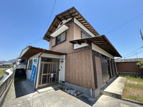 Renovated 3LDK House for Sale in Hofu City, Yamaguchi - Thumbnail 2