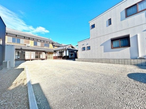Renovated 8SLDK House in Hikone on 704sqm Land - Thumbnail 2