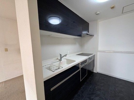 4LDK Apartment Near Teramachi Station in Hiroshima City - Thumbnail 3