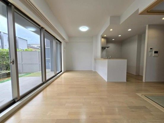 Renovated 3LDK Apartment for Sale in Higashiosaka, Osaka - Thumbnail 4