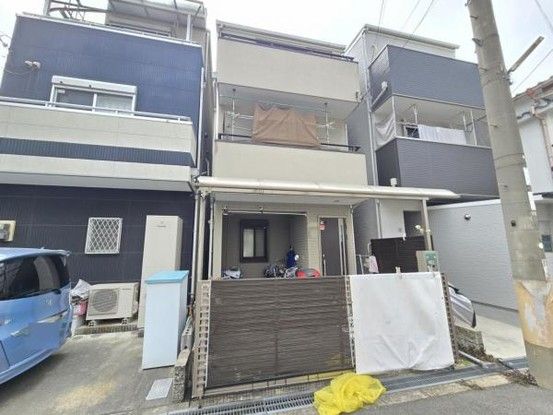 3LDK Detached House for Sale in Daito City, Osaka - Thumbnail 2