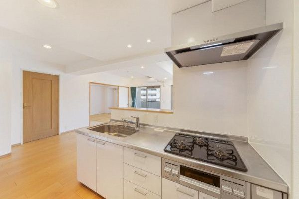 2LDK Apartment for Sale in Kobe's Hyogo Ward, 60.94 sqm - Thumbnail 3