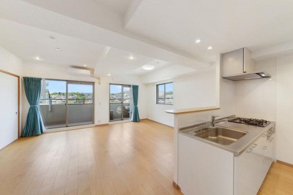 2LDK Apartment for Sale in Kobe's Hyogo Ward, 60.94 sqm - Thumbnail 2