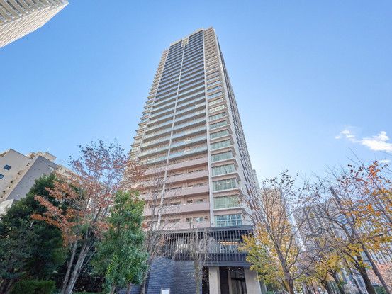 2LDK Apartment for Sale in Shibaura, Minato-ku, Tokyo - Thumbnail 2