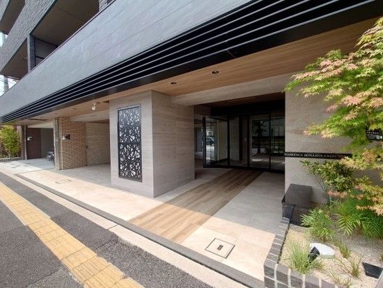 3LDK Apartment for Sale in Nishi-ku, Hiroshima City - Thumbnail 2