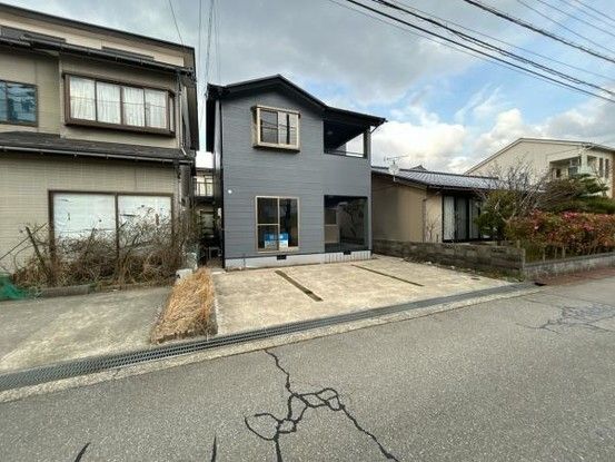 Renovated 3LDK House with Parking for 3 in Kanazawa - Thumbnail 2