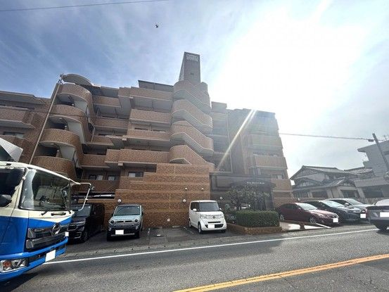 Renovated 3LDK Apartment Near Handa-guchi Station, Handa - Thumbnail 2