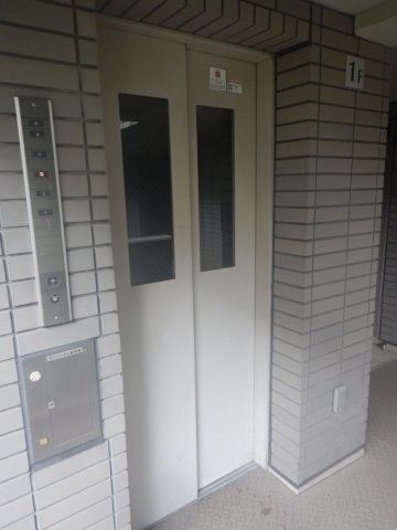 Renovated 2LDK Apartment in Meguro-ku, Tokyo - Thumbnail 2