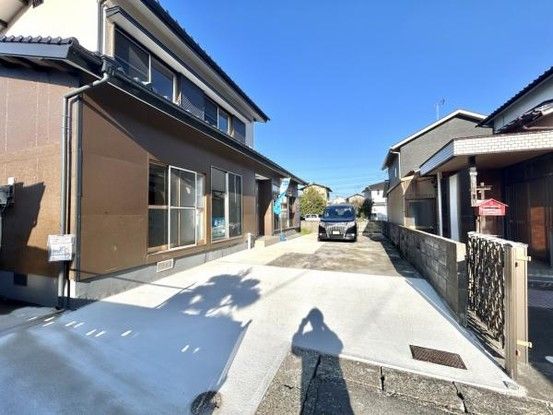 Renovated 4LDK House in Saga City with 229 sqm Land - Thumbnail 2