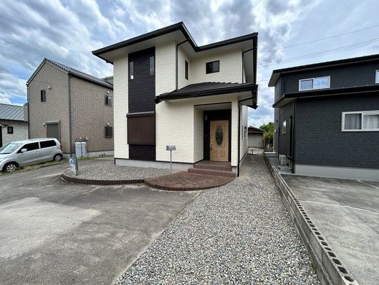 Renovated 4LDK House in Niihama, Ehime - 120.06 sqm - Thumbnail 2