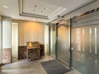 2LDK Apartment in Minami-Azabu, Minato-ku, Tokyo - Thumbnail 2