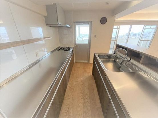 3LDK Renovated Condominium in Kobe Tarumi Ward - Thumbnail 2