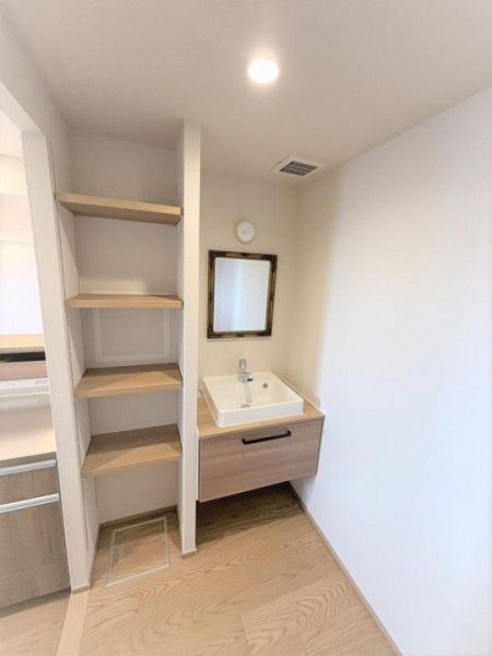 3LDK Renovated Condominium in Kobe Tarumi Ward - Thumbnail 4