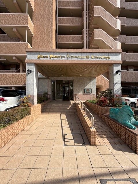 3LDK Apartment for Sale in Naka-ku, Hiroshima with River View - Thumbnail 2