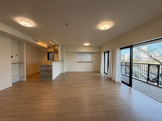 3LDK Apartment for Sale in Naka-ku, Hiroshima with River View - Thumbnail 4