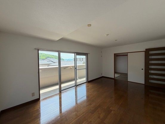 2LDK Apartment for Sale in Takamatsu, Kagawa - 61.57 sqm - Thumbnail 3