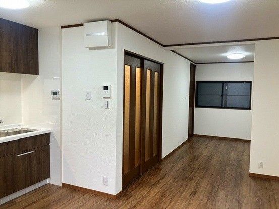 3LDK Renovated House for Sale in Hirakata, Osaka - Thumbnail 4