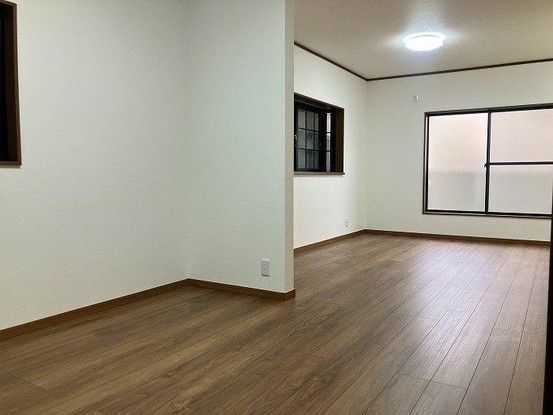 3LDK Renovated House for Sale in Hirakata, Osaka - Thumbnail 3