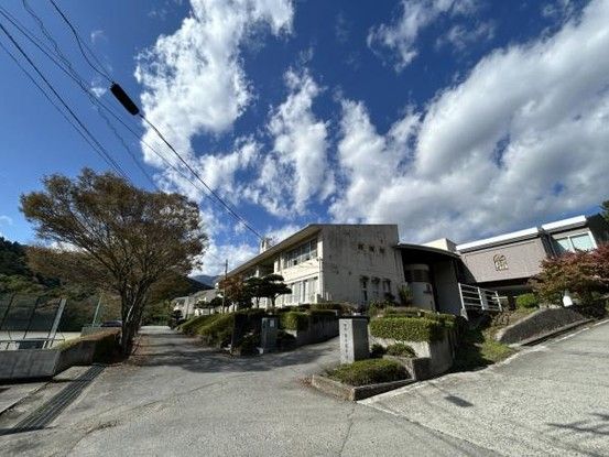 8DK Detached House for Sale in Kurozawa, Yamanashi - Thumbnail 2