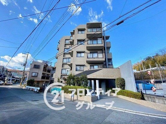 3LDK Apartment for Sale in Nara City, Nara Prefecture - Image 1