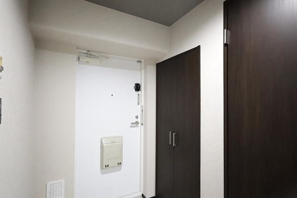 Renovated 2LDK Apartment for Sale in Nishiyodogawa, Osaka - Thumbnail 2