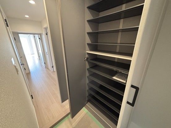 Renovated 3LDK Apartment in Inage Kaihin, Chiba City - Thumbnail 2
