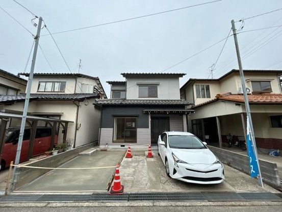 Renovated 3LDK House in Kanazawa with Parking for 3 Cars - Thumbnail 2