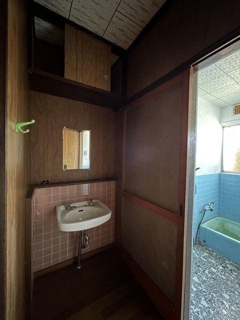 4DK Single-Story House on Corner Lot in Izumo City, Shimane - Thumbnail 3