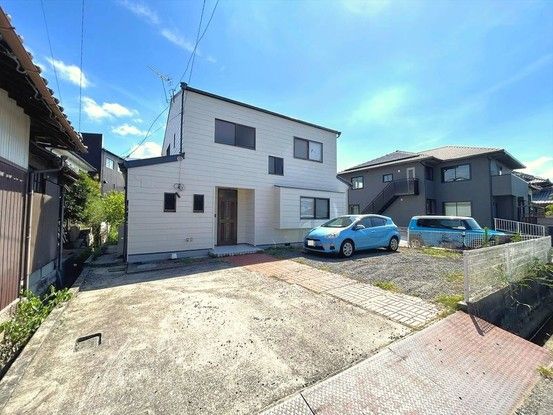 Partially Renovated 3SLDK House in Takamatsu with Garden and Parking - Thumbnail 2