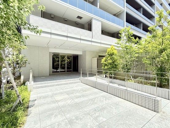 Spacious 3LDK Apartment for Sale in Central Gifu City - Thumbnail 2