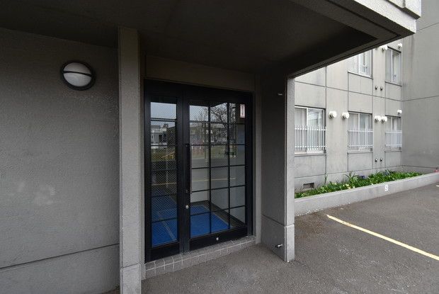 Renovated 4LDK Apartment in Sapporo Toyohira Ward - Thumbnail 3