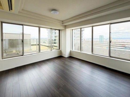 Park Tower Umeda 31F Corner 2LDK Apartment in Osaka Kita-ku - Thumbnail 4