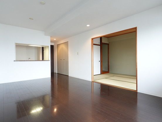 3LDK Apartment for Sale in Higashi-ku, Hiroshima, 81.89 sqm - Thumbnail 3