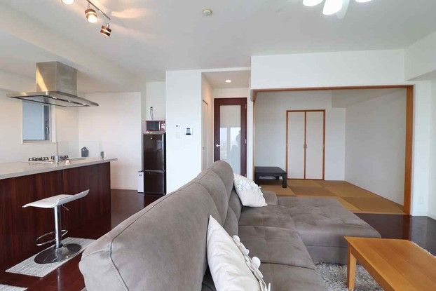 3LDK Apartment with Ocean View in Chatan, Okinawa - Thumbnail 3