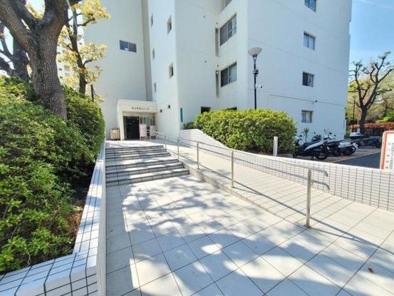 3LDK Apartment for Sale in Yodogawa Ward, Osaka - Thumbnail 2