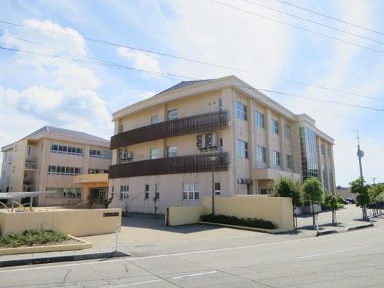 Renovated 5LDK Two-Generation House for Sale in Murakami - Thumbnail 4