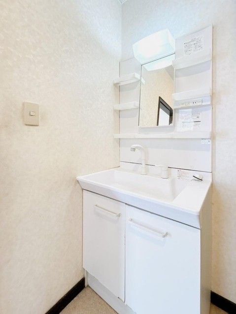 6LDK Renovated House in Eniwa, Hokkaido - Thumbnail 3