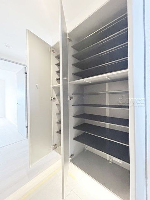 Renovated 3LDK Apartment for Sale Near Shin-Sakuradai Station, Tokyo - Thumbnail 4