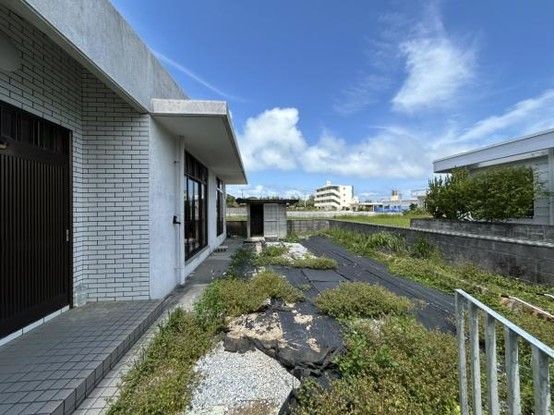 3LDK Single-Story Home for Sale in Uruma, Okinawa - Thumbnail 2