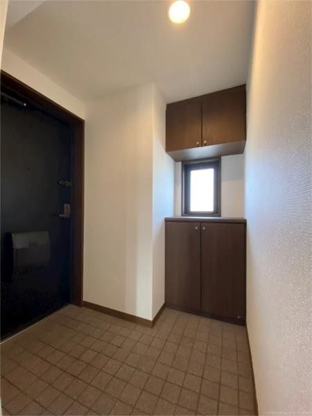 Renovated 3LDK Apartment for Sale in Yokkaichi, Mie - Thumbnail 2