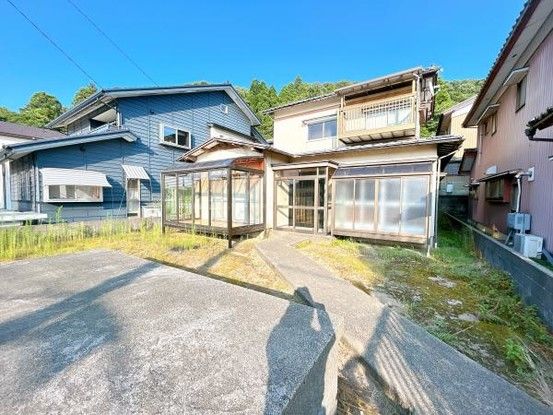 Renovated 5LDK House in Fukui City with New Kitchen & Bath - Thumbnail 2
