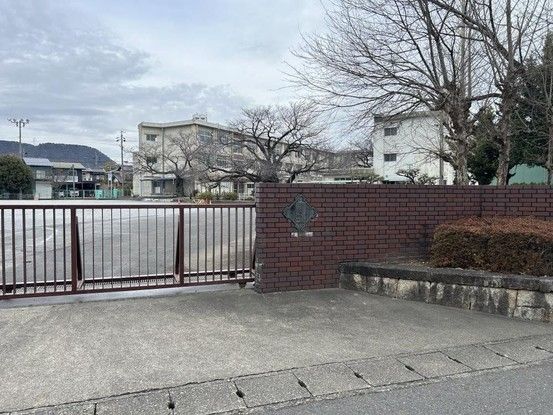 Renovated 3LDK House with Large Land in Gifu City - Thumbnail 3